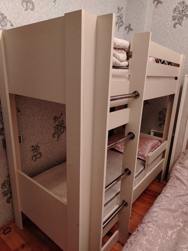 tek kravat işlənmiş: Uşaq üçün iki mərtəbəli çarpayı - Rəng: açıq krem/ağ - Material