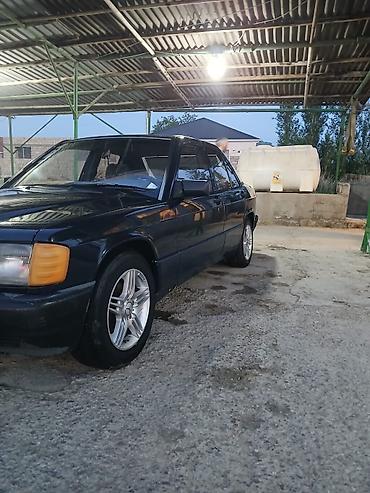 190 satışı: Mercedes-Benz W201 (190) sedan - Korpus: sedan, qara rəng - Kuzov — 2