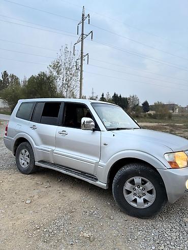 mitsubishi chariot: Mitsubishi Pajero (gümüşü rəng), 5 qapılı SUV Texniki və xarici — 3