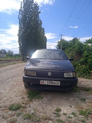 авто венто: Volkswagen Passat: 1988 г., 1.8 л, Механика, Газ, Седан