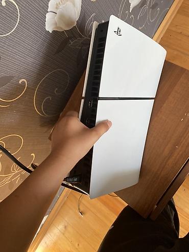 oyun barmaqlığı: Sony PlayStation 4 (ağ rəng, orijinal) oyun konsolu Xüsusiyyətlər: - — 1