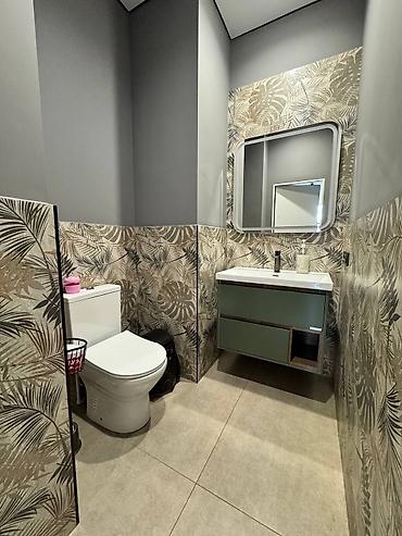 Аренда отелей и хостелов: В самом центре города " Roof Hostel" Комнаты разделены на женские и — 8