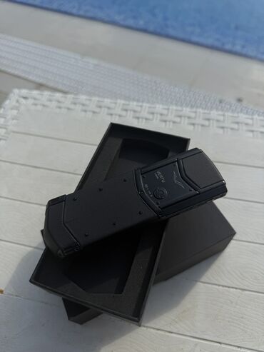 Vertu: Vertu Signature Touch, 4 GB, rəng - Qara, Düyməli