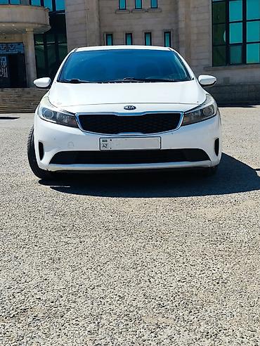 kia forte ex: Kia Forte – ağ rəngli sedan ili2018 Taxi buraxlışı var Xüsusiyyətlər — 2