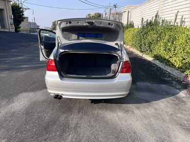 BMW: BMW 320: 2 l | 2010 il Sedan — 8