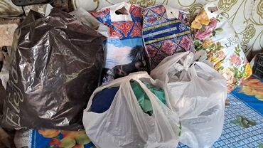 одежда для кормящих: Продам 5пакетов вещей. на мальчика до 7ми лет примерно. все вещи в