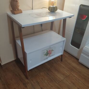 Komode: Retro komoda,prelepa kao nova,ocuvana.Restaurirana u kućnoj na lalafo.rs — 2 Komode: Retro komoda,prelepa kao nova,ocuvana.Restaurirana u kućnoj — 2