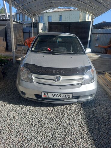 диск 16 рекс: Серебристый Toyota ist, 2003год, объём 1,3 бензин, состояние хорошее