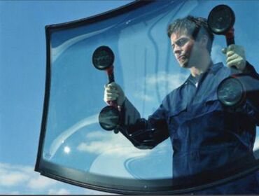 Стекла: Лобовые стёкла на легковые и грузовые авто Лобовое Ветровое стекло
