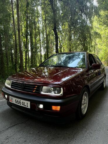 продаю машыну: Volkswagen Vento: 1993 г., 1.8 л, Механика, Бензин, Седан