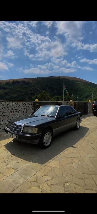 190 buferi: Mercedes-Benz 190 (W201): 1.8 l | 1992 il Sedan — 1