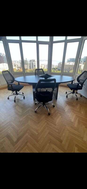 reception masa: 700 Azn ofis masa desti satilir 2000 alinib Temiz agacdir .Oturacaqlar