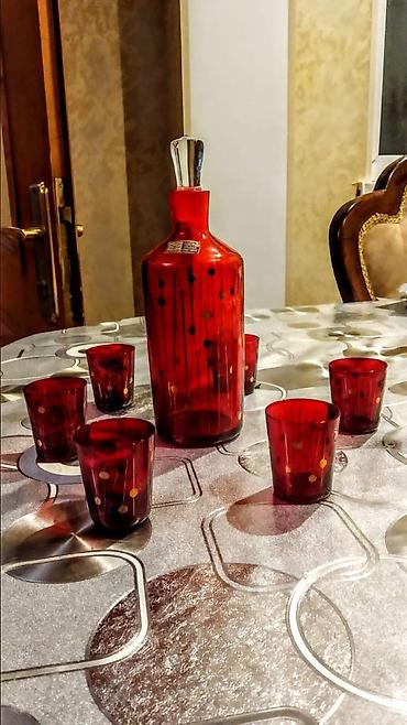 plastik qab: Rəng - Qırmızı, Şüşə, Çexiya — 1
