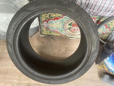 Шины: Летние балоны 4 штуки разноширокие размер 315/35/21 2 шт 275/40/21 — 9