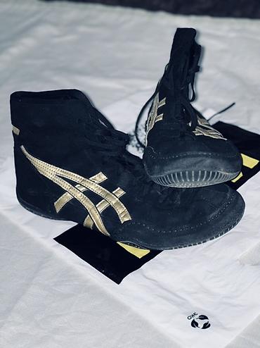 кышкы бут кийим: Эркектердин кроссовкасы, 41.5, Asics, Колдонулган, түсү - Кара — 2