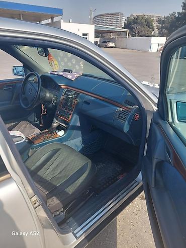 Mercedes-Benz: Mercedes-Benz 240: 2.4 l | Sedan — 15