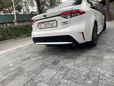 Toyota: Toyota Corolla: 2023 г., 1.8 л, Вариатор, Гибрид, Седан — 4
