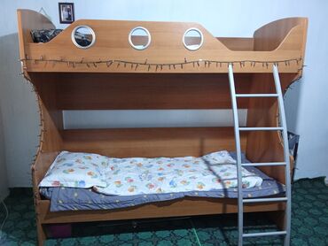 детский кровать чердак: Двухъярусная детская кровать, Б/у, ЛДСП, цвет - Коричневый