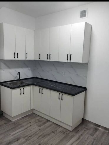 продаю 2х команатную квартиру в 7 мкр: 1 комната, Агентство недвижимости, Без подселения, С мебелью частично