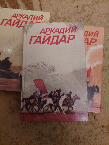 Rus dili: Rus dilində kitablar. cox yaxşl vəziyyətdədir.səliqəli qalıb.votsapda — 22