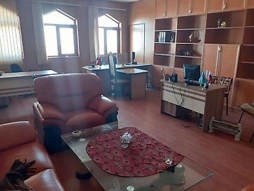 Kommersiya daşınmaz əmlakı: Xetai metro . A.M.A.Y ticaret merkezinde ofis icareye verilir. mebel — 8