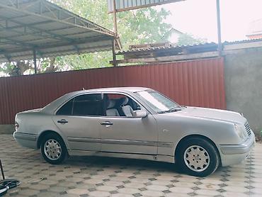 Mercedes-Benz: Mercedes-Benz E-Class: 2.3 l | 1997 il Sedan — 3