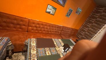 Sifarişlə restoran divanları: Restoran/kafe üçün divar boyu oturacaq dəsti ikinci əl - Model — 8