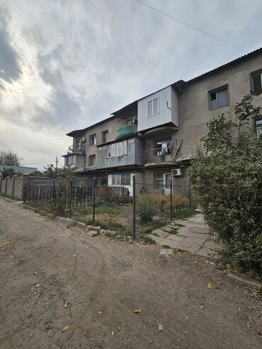 продаю квартиру по улице советская донецкая: 3 бөлмө, 68 кв. м, Жеке план, 3 кабат, Эски ремонт