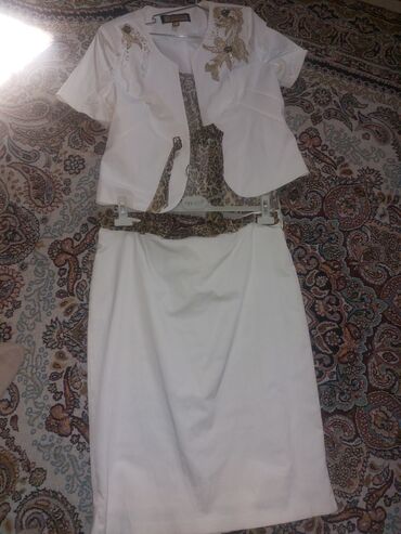 Digər qadın geyimləri: Qadın geyimləri dəsti 1) Boz rəngli dizdən aşağı uzunluqda don - — 6