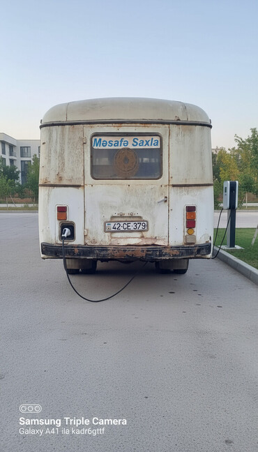 ZİL: Model: PAZ-672 tipli kiçik avtobus Xüsusiyyətlər: - Korpus: ikirəngli — 5