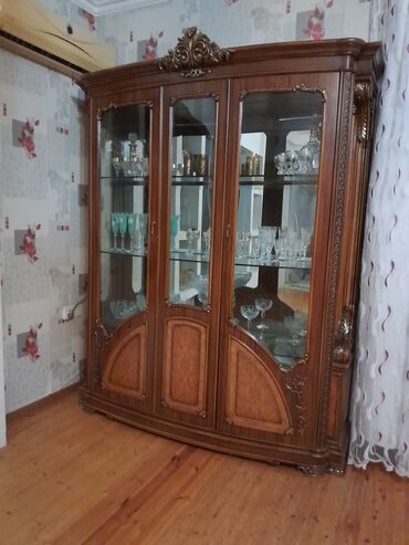 Б/у, Распашной, 3 двери Прямой шкаф, Сервант