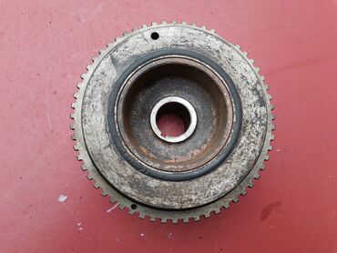 Auto delovi: Donja remenica Lada 21214i Niva. Polovno, očuvano. Skinuto sa — 2