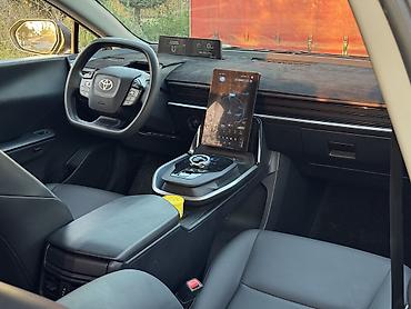 genesis 90: Toyota bZ3: 2023 г., 0.1 л, Вариатор, Электромобиль, Седан — 6