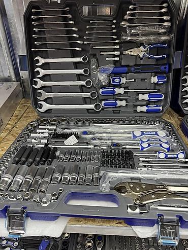 torx: Универсальный набор инструментов в прочном кейсе Состав и оснастка: - — 1