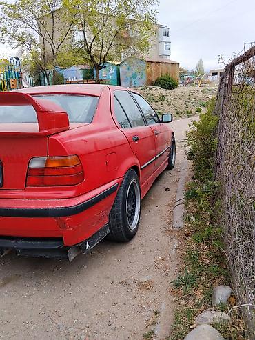 авто лейлек: BMW 3 series: 1992 г., 2.8 л, Кол менен иштөөчү, Бензин, Седан — 2