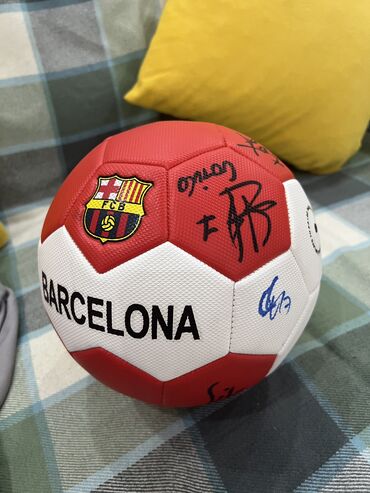 мяч гимнастический: Продаю футбольные мячи с автографами легенд футбольного клуба