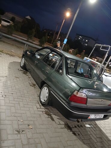 некся сатылат: Автомобиль Daewoo Nexia 2003 года выпуска, оснащенный двигателем