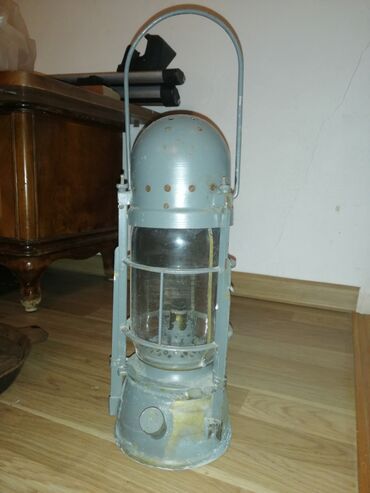 isiq generator: Polşa istehsalı olan 1950 ci illərə aid olan dənizçi fənəri