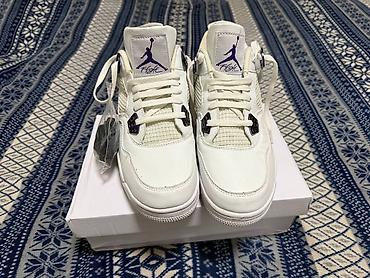 Мужская обувь: Продам Jordan 4 🤍💜 Состояние хорошее, носил несколько раз, запаха нету — 1