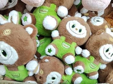 Мягкая игрушка «Labubu» — симпатичный зверёк в зелёном комбинезоне с at lalafo.kg Мягкая игрушка «Labubu» — симпатичный зверёк в зелёном комбинезоне с