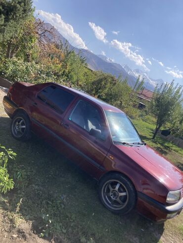 Volkswagen: Volkswagen Vento: 1992 г., 1.8 л, Механика, Бензин, Седан — 20