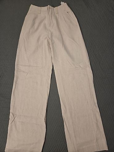 pull and bear jakna zenska: Bež stradivarius pantalone
veličina : EU 36 — 1