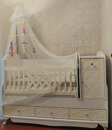 ali bebe mobilya: Uşaq beşiyi və komodlu dəst - Rəng: krem-ağ - Material: MDF/taxta — 2