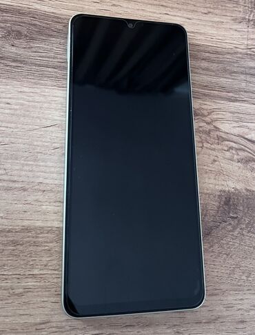 Samsung: Samsung Galaxy A06, Б/у, 128 ГБ, цвет - Золотой, 2 SIM