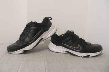 obuća kovačica: NIKE br 43 27,5cm unutrasnje gaziste stopala, patike par puta obuvene