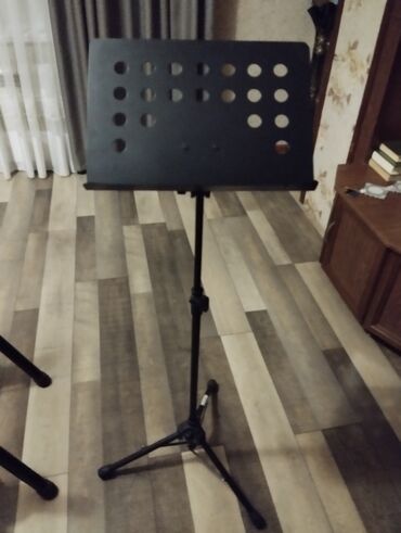 Digər auditexnika: Səhnə və tədbirlər üçün tam səs sistemi paketi Tərkib: - Mixer pultu — 11