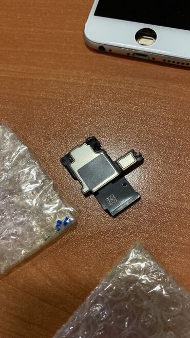 Digər ehtiyat hissələri: İPhone 6 telefonları üçün ehtiyat hissələri dəsti. Dəstdə İphone 6 — 2