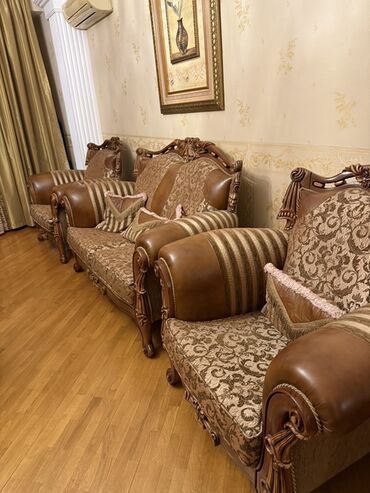 Qonaq otağı dəstləri: Klassik üslubda qonaq otağı mebel dəsti Tərkibi: - Uzunoval yemək — 6