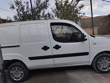 Fiat: Fiat Doblo Cargo, ağ rəng, yükdaşıma üçün praktik furqon. Texniki və — 3
