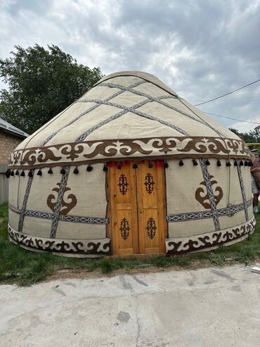 большая ваза для пальмы: Аренда юрты, Каркас Деревянный, 75 баш, С полом, Стол
